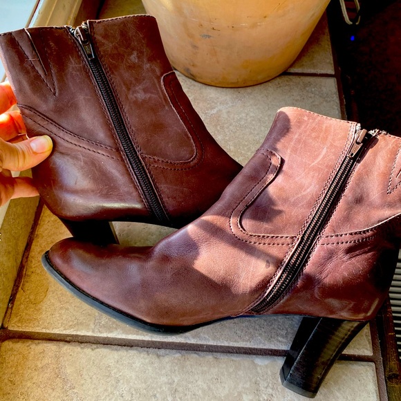 Ana Short Leather Boots - Picture 1 of 6